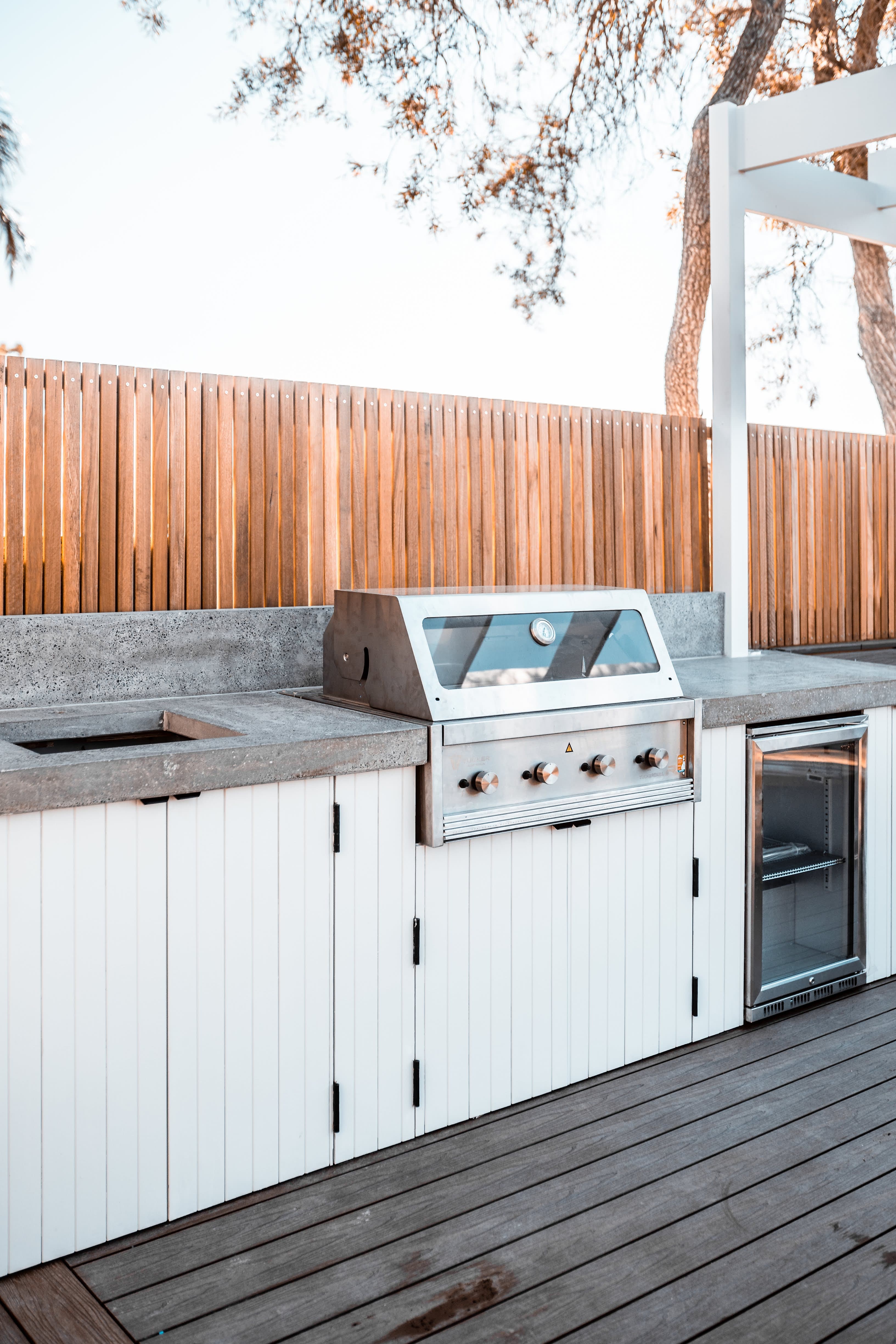 Jannali — outdoor kitchen concrete bench detail